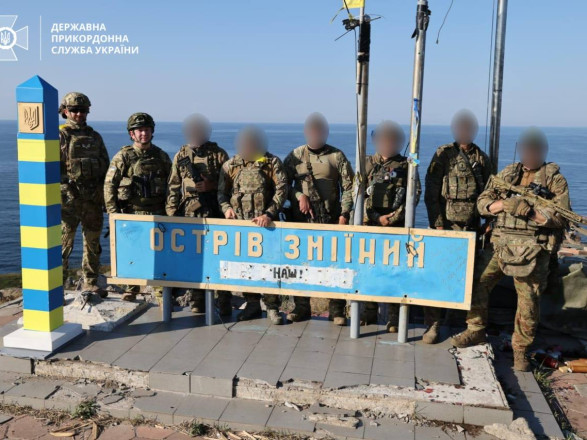 В ДПСУ показали ексклюзивні кадри встановлення прикордонного знаку на острові Зміїний