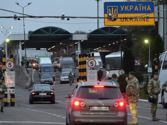 Пасажиропотік на кордоні зменшився у порівнянні з літом, але досі досить високий - Держприкордонслужба