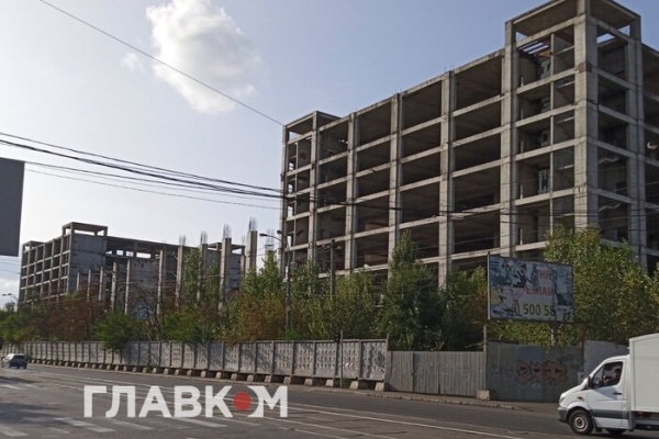 Довгобуд-привид. Фотоекскурсія по Дарницькому вокзалу