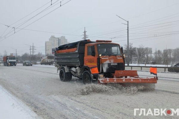 До столиці заборонено в’їзд великогабаритного транспорту через снігопад