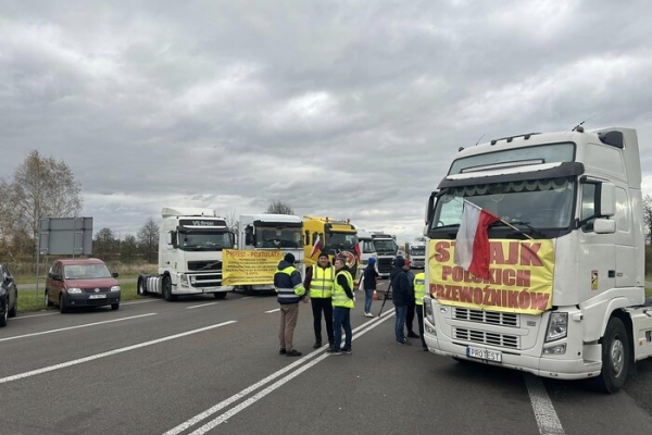 Україна знайшла спосіб, як пришвидшити рух транспорту на заблокованому кордоні