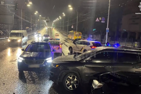 У Києві водійка, скоївши три ДТП, втікала від поліції (відео)