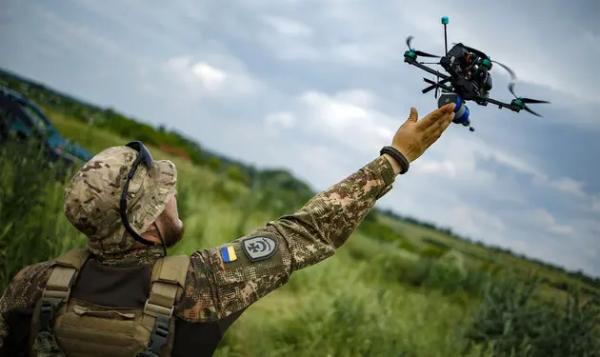 Керування FPV дронами та домедична допомога – що вивчатимуть на новому курсі Захист України в школах
