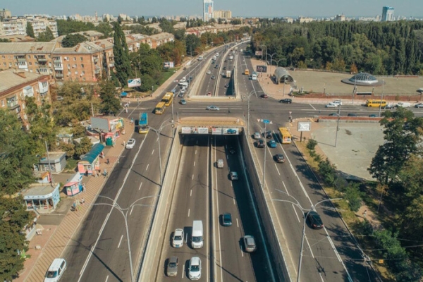 У Києві на вулиці Олени Теліги частково обмежено рух транспорту: подробиці