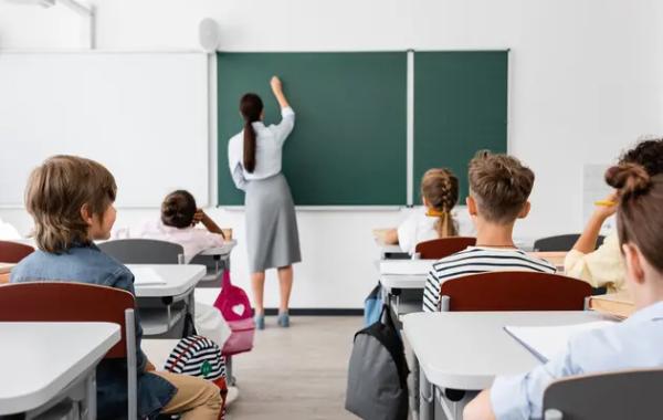 Середня освіта в Україні – чому держава повноцінно не готує вчителів до роботи в загальноосвітніх школах
