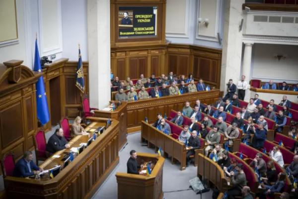 Зеленський провів двогодинну нараду в Раді після представлення плану перемоги