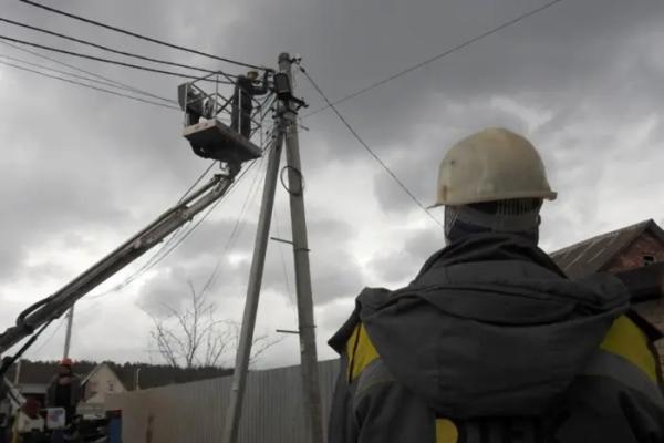 Уламки дрона пошкодила лінію електропередачі: наслідки ворожої атаки на Київщину