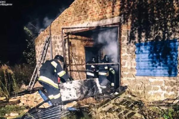 Через уламок дрона спалахнуло фермерське господарство на Київщині (фото)