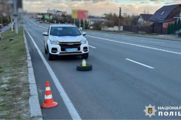 У Броварах у чотирирічну дитину під час прогулянки влетіло колесо від авто