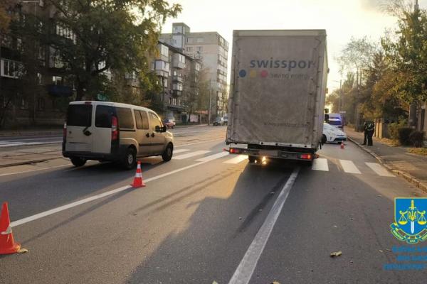 Смертельна аварія на переході у Дарницькому районі: водій вантажівки отримав підозру