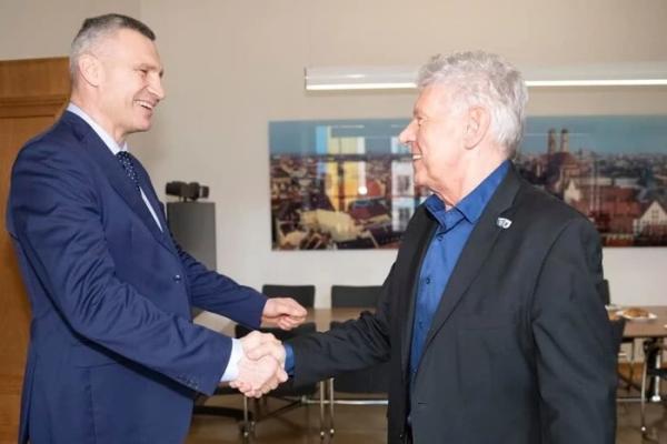 Мер Києва вручив нагороду меру Мюнхена Дітеру Райтеру