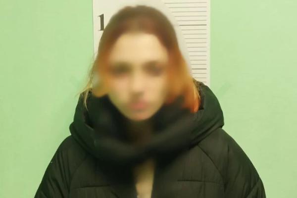 Маскувала психотропи під свічки: у Києві поліція затримала 25-річну наркозбувачку