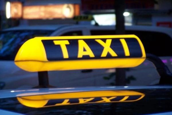 Кияни через петицію просять відновити роботу таксі під час комендантської години