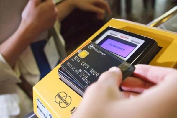 Оплату банківськими картками у столичному метро відновлено 