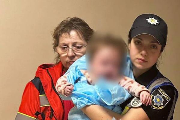 Київська поліція врятувала дитину від неадекватної матері 