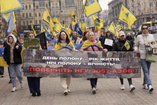 У Києві відбулася акція на підтримку полонених «азовців» (фото, відео)