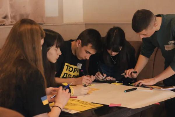 Волонтерство зараховуватимуть за практику у вишах: президент підписав закон