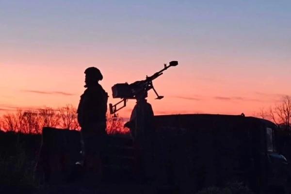Лісова пожежа та пошкодження будинків: наслідки дронової атаки на Київщину
