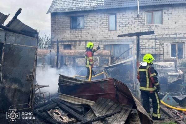У Бортничах горів двоповерховий приватний будинок (фото)