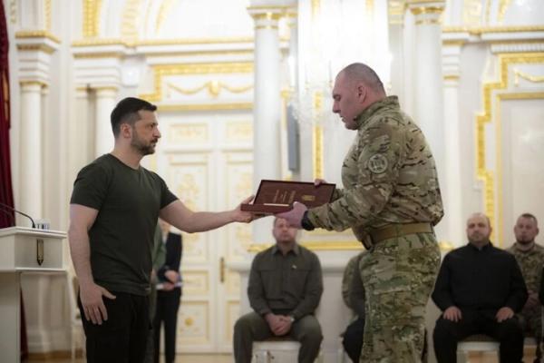 Зеленський вручив Малюку «Золоту Зірку»