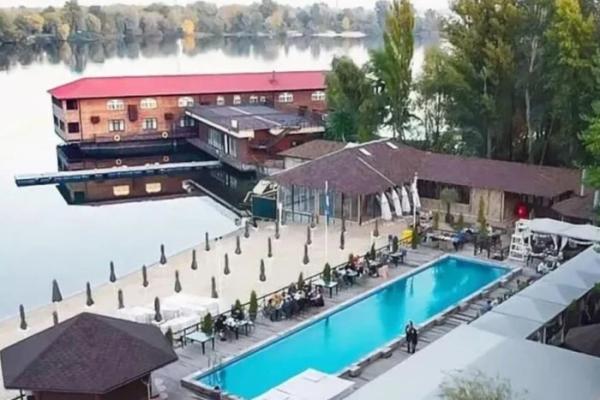 Готельно-ресторанний комплекс на березі Дніпра у Києві буде знесено за рішенням суду