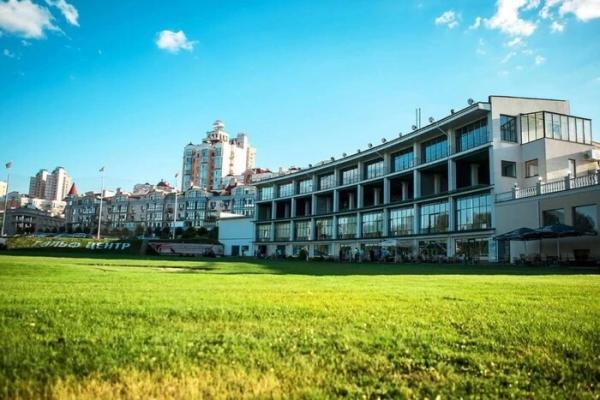 Університет, який очолює Милованов, купив Гольф центр на Оболоні