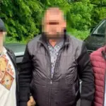 У День вишиванки правоохоронці у вишиванках затримали на хабарі чиновника, який також був у вишиванці