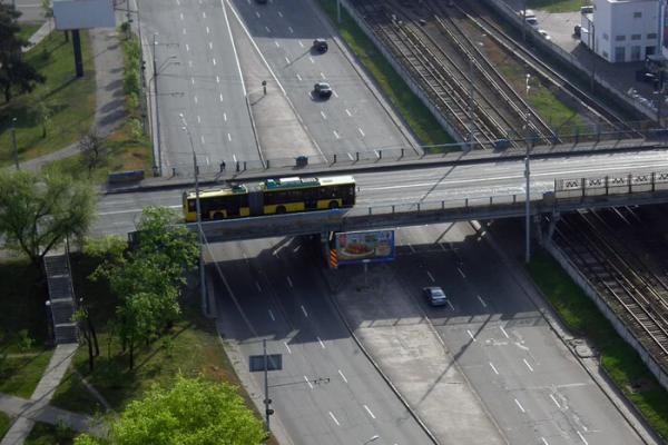 Рух транспорту вулицею Будівельників буде частково обмежено 14 та 15 травня
