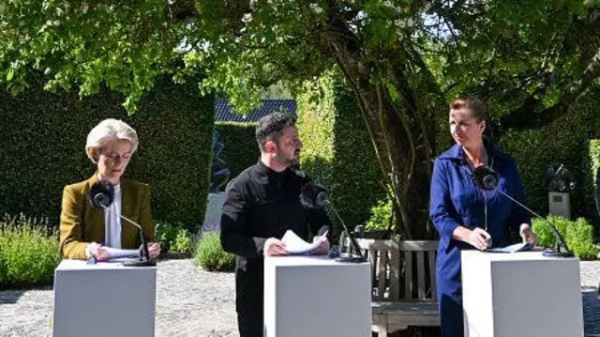 На фото: голова Єврокомісії Урсула фон дер Ляєн, президент України Володимир Зеленський та  премєр-міністр Данії Метте Фредріксен