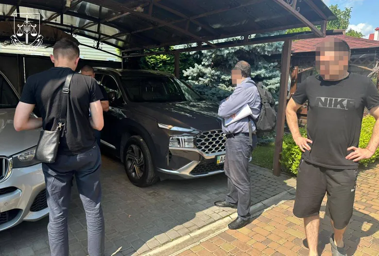 Операція "Опікун". Повідомлено про підозру 27 чоловікам за фейкові довідки для відстрочки від армії