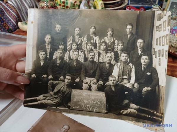 Вишиванки на старих фотографіях 16