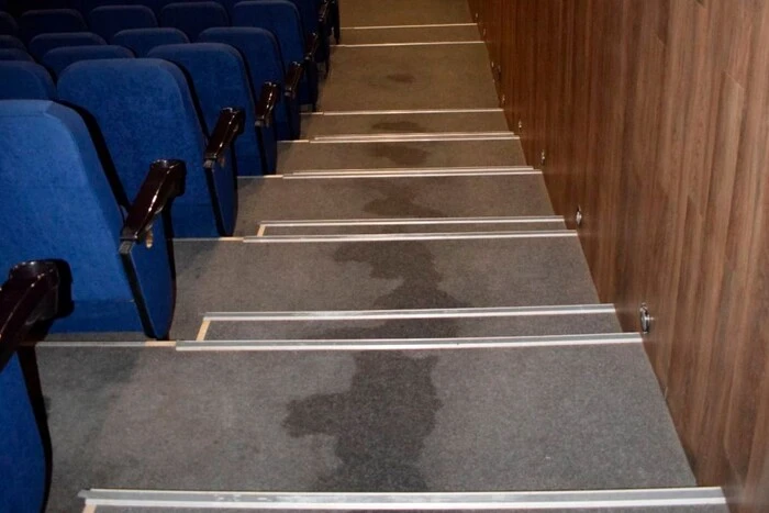 Чоловіка, який випустив речовину з їдким запахом у кінотеатрі «Жовтень», затримали правоохоронці. 1