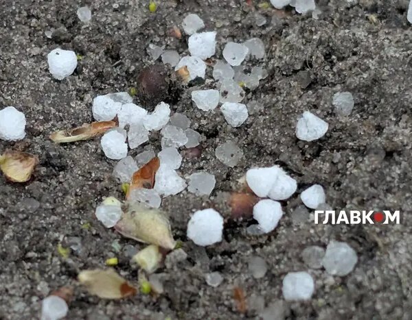 Київ накрила сильна злива з грозою (відео)