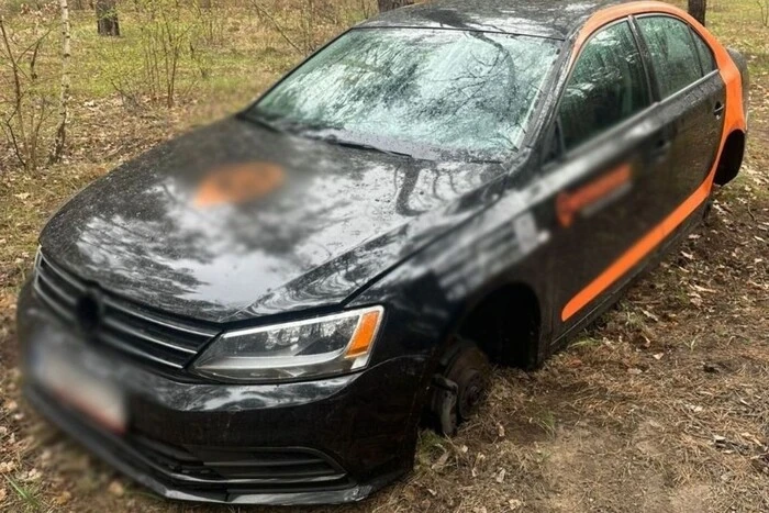 Розкомплектовано: двох студентів спіймали за крадіжку автомобіля з прокатної служби