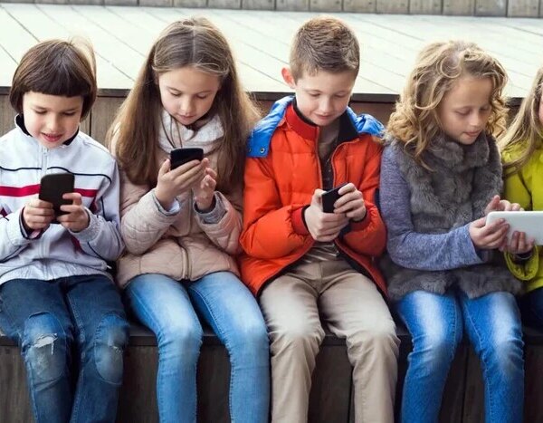 Рада може заборонити смартфони в навчальних закладах: народний депутат пояснив&hellip;