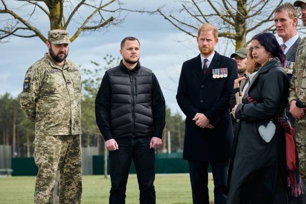 Герцог Сассекський вшанував пам'ять загиблих оборонців на Національному військовому цвинтарі 9