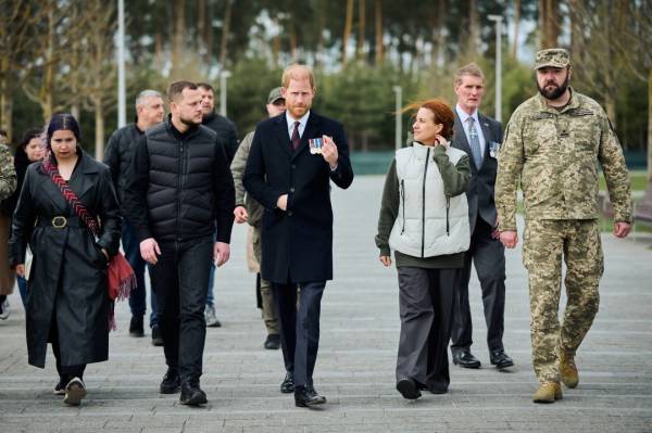 Герцог Сассекський вшанував пам'ять загиблих оборонців на Національному військовому цвинтарі 8