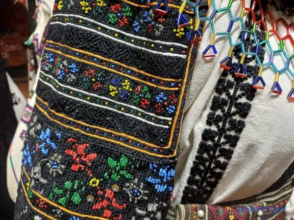 Вишиванки на старих фотографіях 23