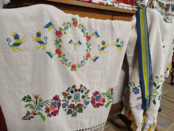 Вишиванки на старих фотографіях 24