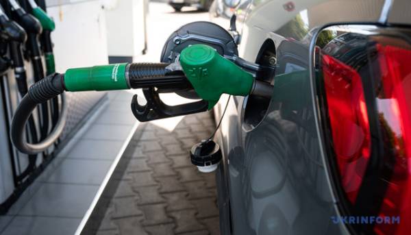 Антимонопольний комітет України надав 10 днів провідним мережам автозаправних станцій для коригування цін на паливо. 1