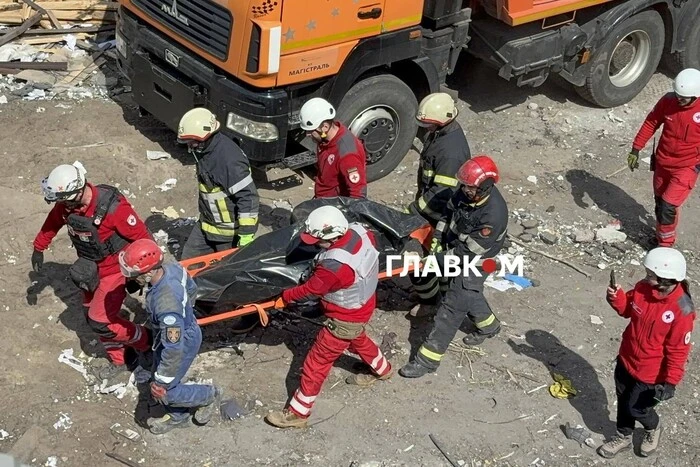 14 травня на столицю: рятувальники витягли тіло третього загиблого (з фото та&hellip;