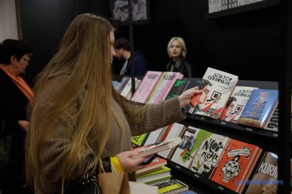 На «Книжковому Арсеналі» в Києві розпочалася робота. 27 На «Книжковому Арсеналі» в Києві розпочалася робота. 27