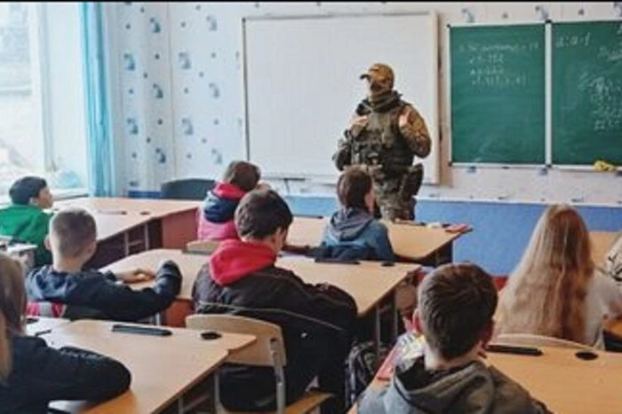 Масові звільнення вчителів у Криму: розкриваємо причини