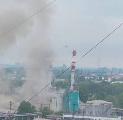 Масові вибухи прогриміли на нафтопереробному заводі в Рязані внаслідок удару безпілотників — кадри з місця подій 4 Масові вибухи прогриміли на нафтопереробному заводі в Рязані внаслідок удару безпілотників — кадри з місця подій 4
