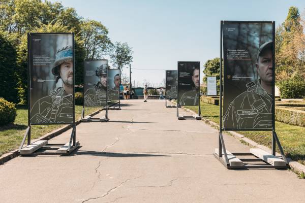 Виставка «Обличчя піхоти» з портретами захисників відкрилася в Києві. 10