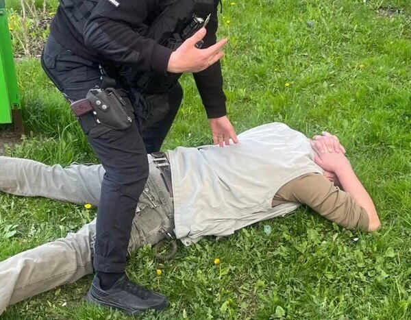 Чоловік із бойовою гранатою був затриманий у столичному парку