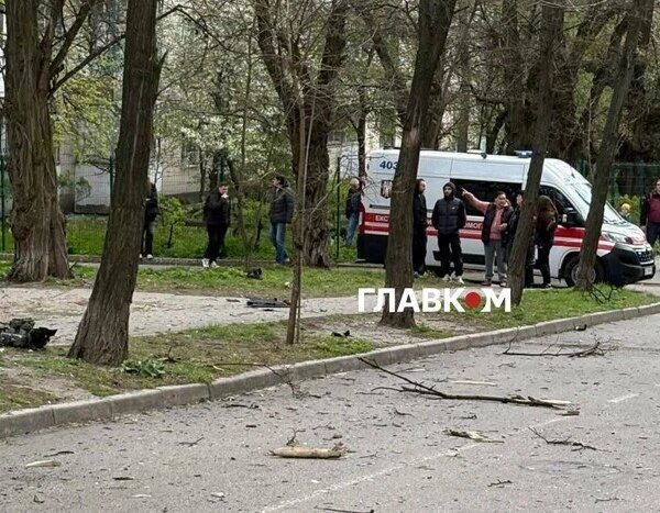 Уламки дрона “Шахед” упали на територію цвинтаря у Шулявці, Київ&hellip;