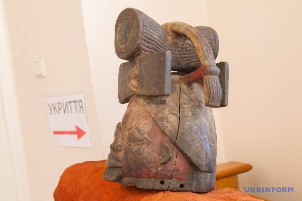 У столиці України запрацювала експозиція африканських масок 14 У столиці України запрацювала експозиція африканських масок 14