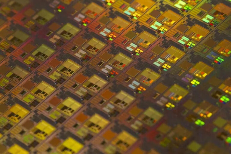 Китайські тех-гіганти відмовляються від Nvidia: наздоганяють власні ШІ-чипи 26 Китайські тех-гіганти відмовляються від Nvidia: наздоганяють власні ШІ-чипи 21