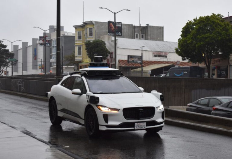 Waymo тимчасово припиняє роботу роботаксі на автомагістралях США через безпекові міркування 12